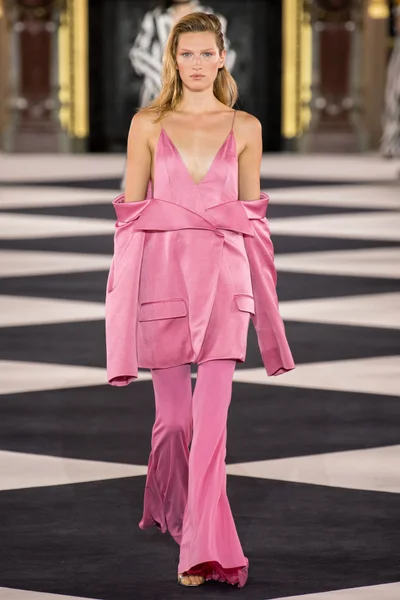 Look 30